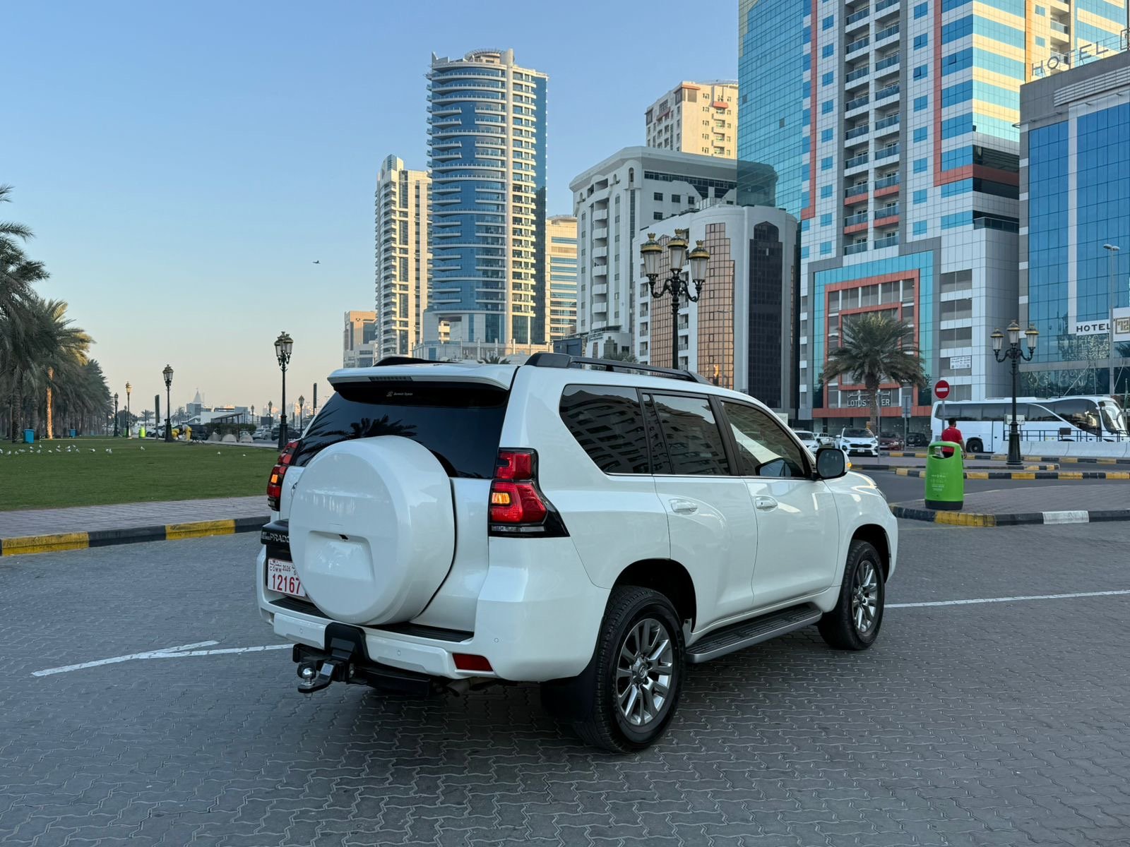 Land Cruiser Prado 2021 White image